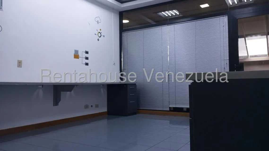Oficina en Alquiler en La Urbina, Distrito Metropolitano - 18