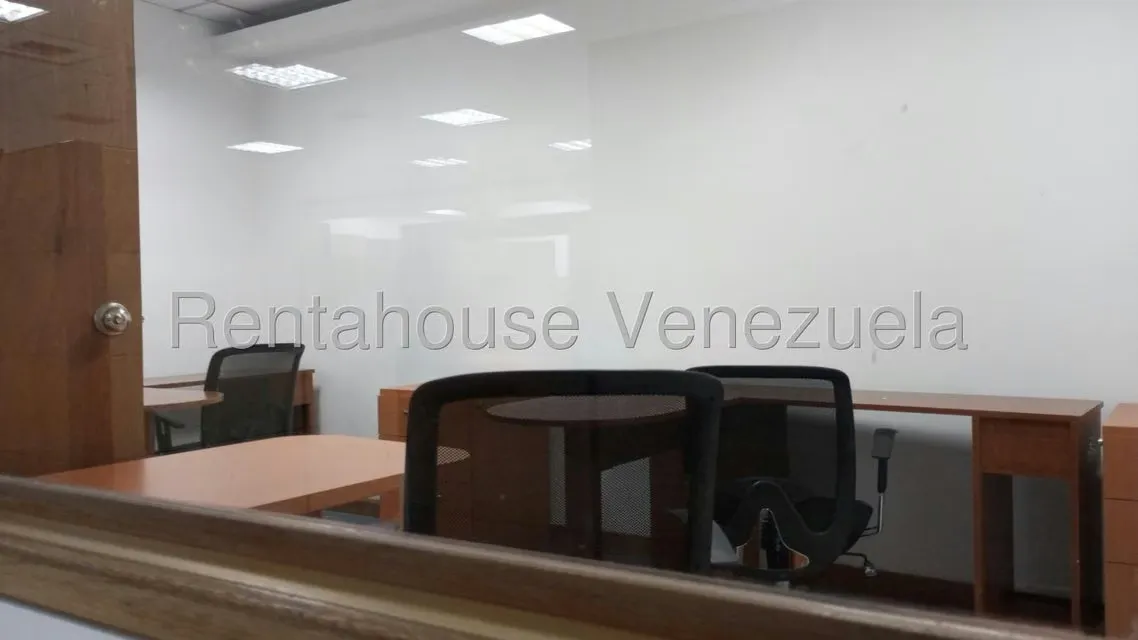 Oficina en Alquiler en La Urbina, Distrito Metropolitano - 32