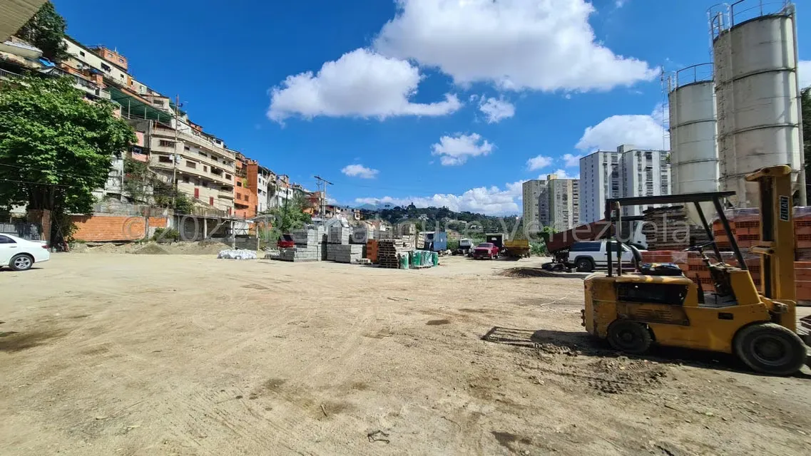 Terreno (Comercial) en Venta en Baruta, Distrito Metropolitano - 4