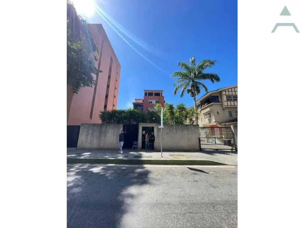 Se alquila oficina 185m² 2h/3b/2p Las Mercedes
