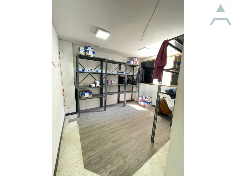 Se alquila oficina 185m² 2h/3b/2p Las Mercedes - 4