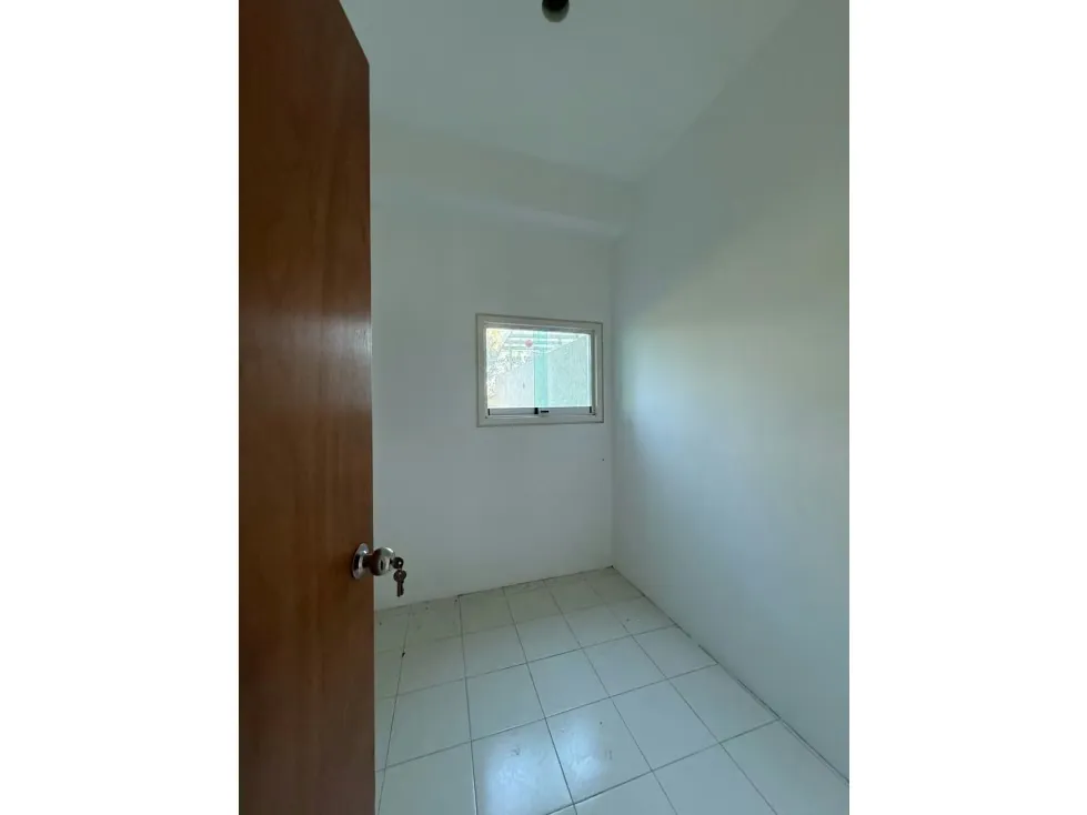 PLANTA BAJA EN VENTA 209 M2 - URB LA LAGUNITA - 9