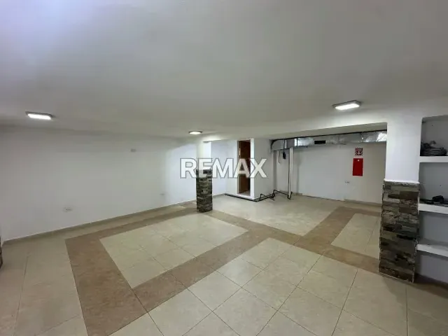 Local en Alquiler, Av Ollarvides, Puerta Maraven. - 5