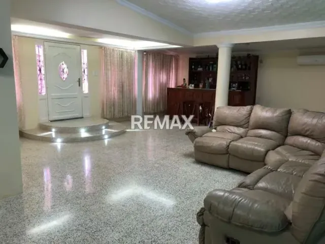 CASA EN ALQUILER