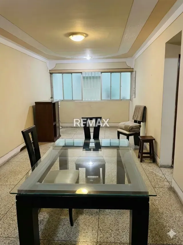 Se vende cómodo apartamento de 82 m² ubicado en un piso bajo de la Parroquia Altagracia