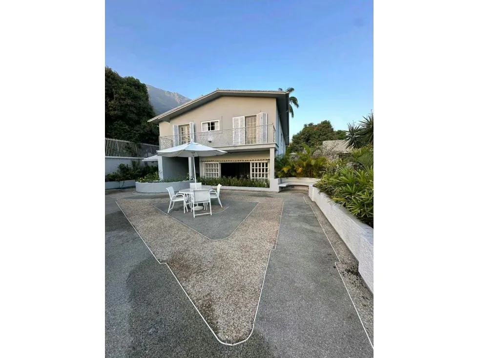 Se Vende Casa 650 M2 en la Urbanización Altamira - 2