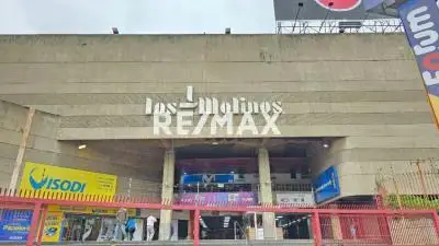 En Alquiler Comercial de 600 mts2, Ubicado en el Centro Comercial Los Molinos