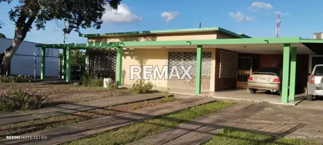 Espectacular inmueble clásico de grandes espacios ubicado en zona privilegiada en Av Libertador con cruce a Negro Primero, en Maturín Edo. Monagas, propició para Comercio o Vivienda