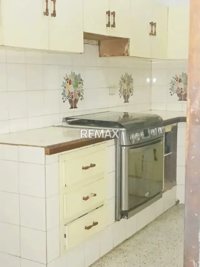 Espectacular inmueble clásico de grandes espacios ubicado en zona privilegiada en Av Libertador con cruce a Negro Primero, en Maturín Edo. Monagas, propició para Comercio o Vivienda - 12