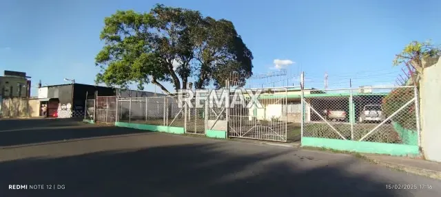 Espectacular inmueble clásico de grandes espacios ubicado en zona privilegiada en Av Libertador con cruce a Negro Primero, en Maturín Edo. Monagas, propició para Comercio o Vivienda - 2