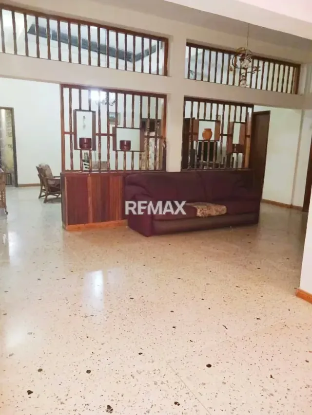 Espectacular inmueble clásico de grandes espacios ubicado en zona privilegiada en Av Libertador con cruce a Negro Primero, en Maturín Edo. Monagas, propició para Comercio o Vivienda - 3