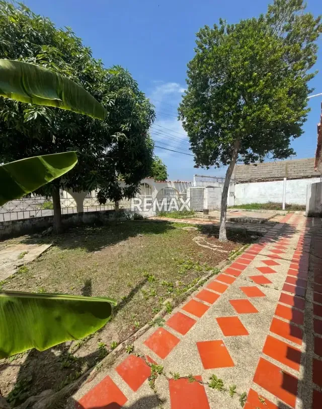 Se alquila Casa en la Urbanización La Tricentenaria cerca de la Av Centurión en Barcelona - 5