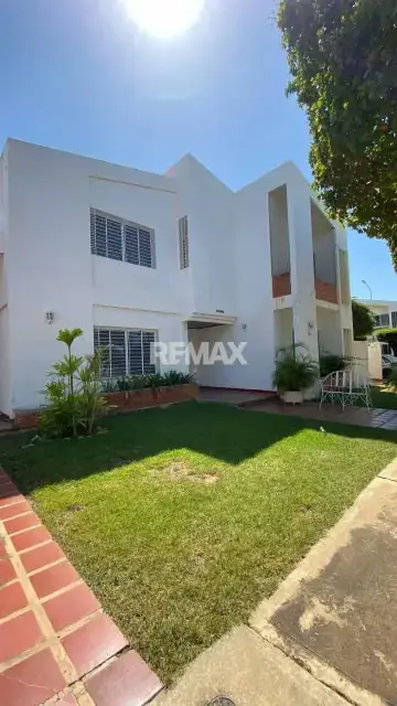 CASA EN VENTA EN VILLA DEL MAR, FUERZAS ARMADAS