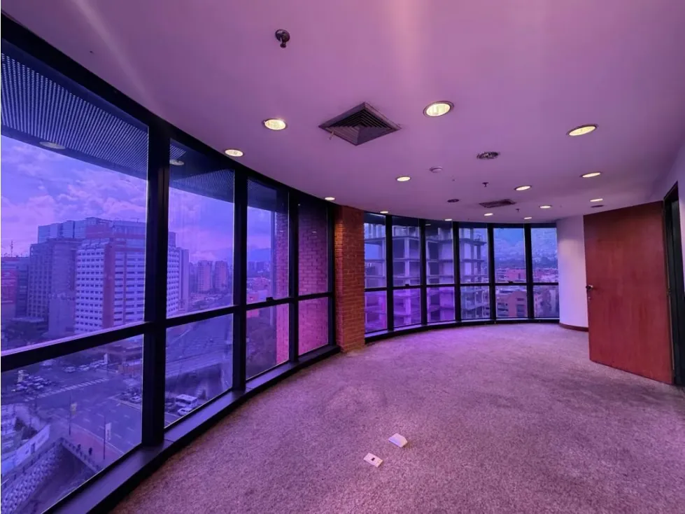 Se alquila oficina 431m2 Chacao