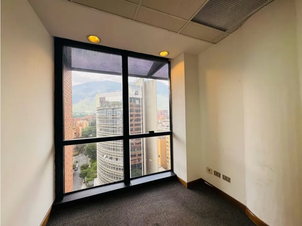Se alquila oficina 431m2 Chacao - 6