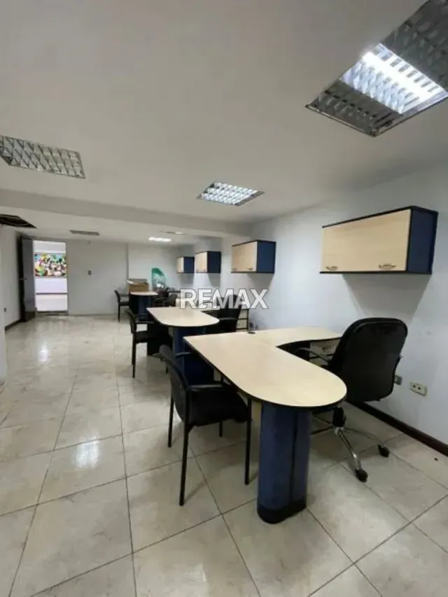 GALPÓN EN VENTA - URB. RUIZ PINEDA - 4
