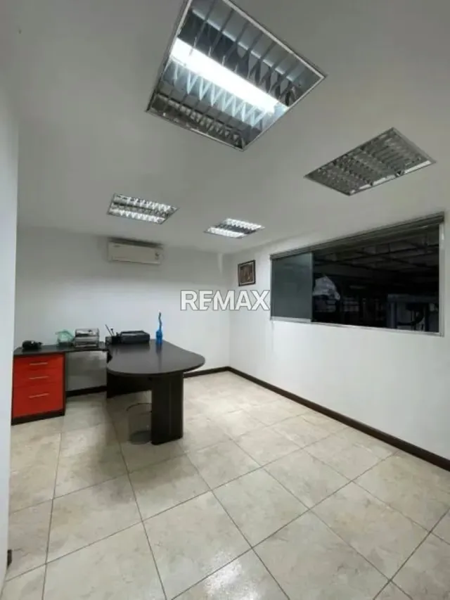 GALPÓN EN VENTA - URB. RUIZ PINEDA - 8
