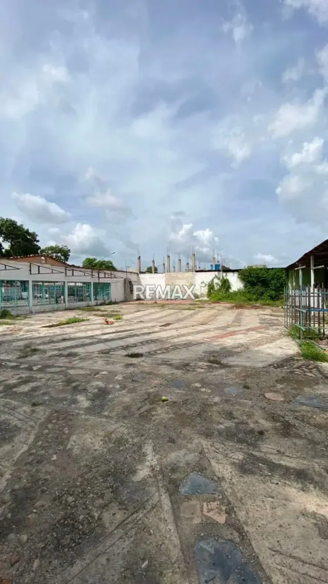 Terreno en venta ubicado en la Av. Venezuela. - 5