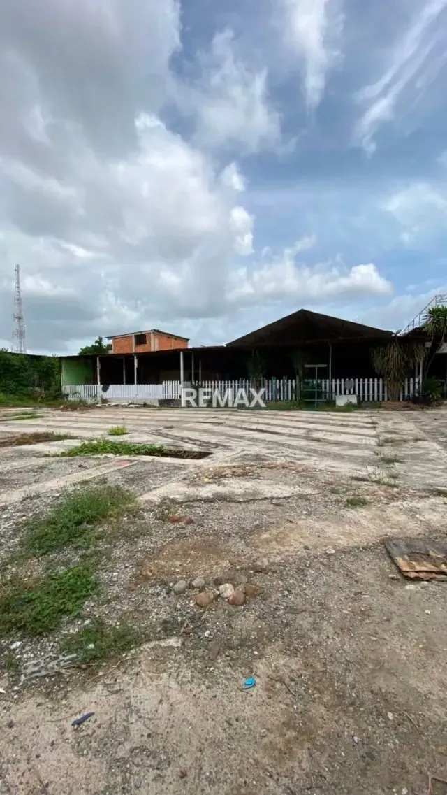 Terreno en venta ubicado en la Av. Venezuela. - 6