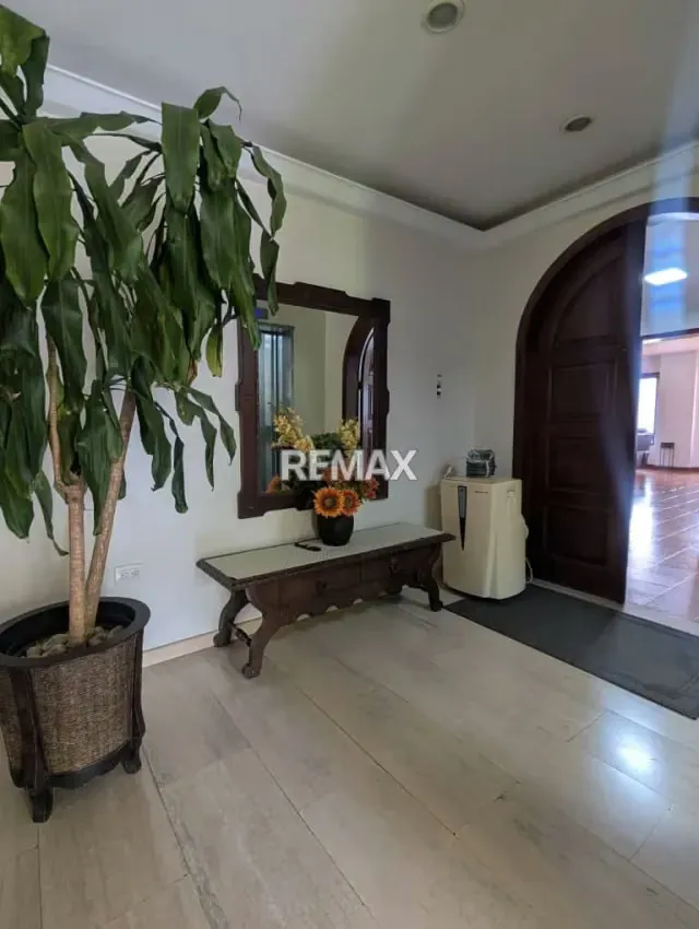Penthouse en alquiler colinas de Bello Monte, 300M - 3