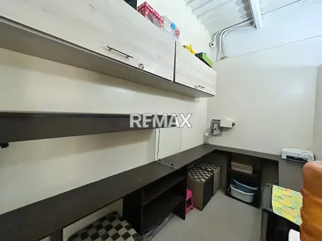 Local Comercial en plena Avenida Ollarvides Ideal para SpaEstetica o Salón de Belleza - 4