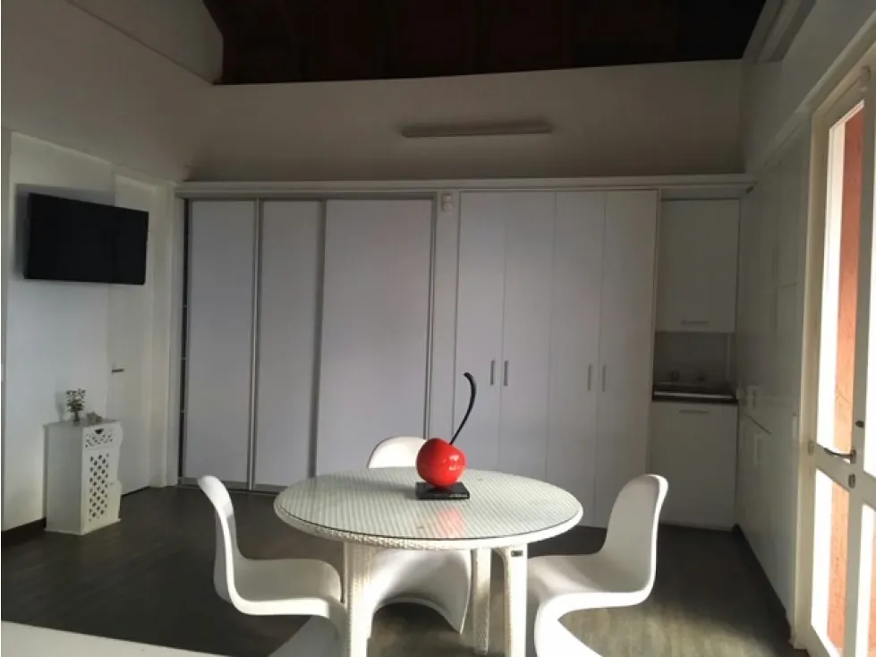 Se vende casa en Alto Hatillo 6H+2S/6+2S/5P - 10