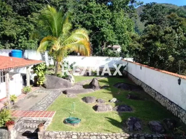 EN VENTA CASA QUINTA URB. EL CASTAÑO AV. PRINCIPAL
