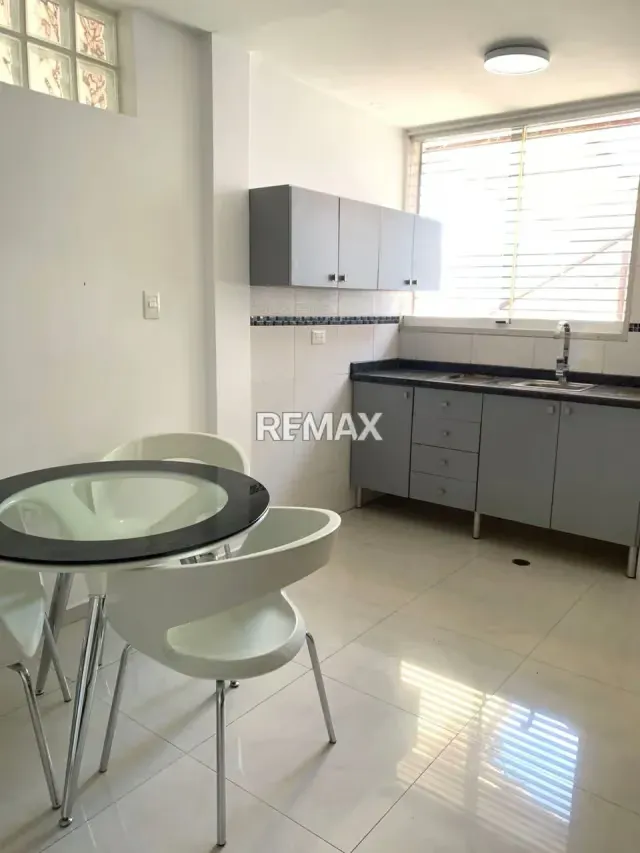 SE VENDE HOTEL OPERATIVO AV ROTARÍA - 11