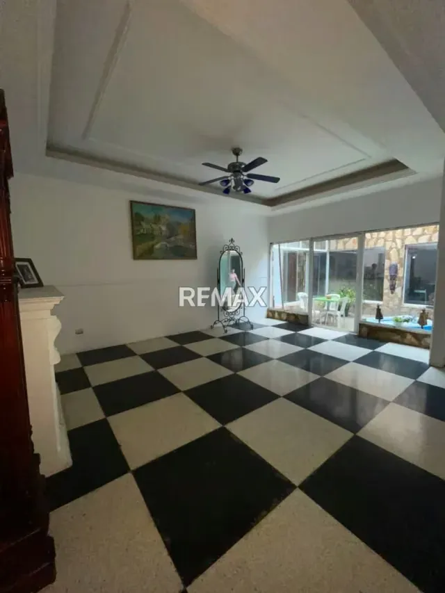 EN VENTA Propiedad Versátil con Gran Capacidad En Santa Elena - 3