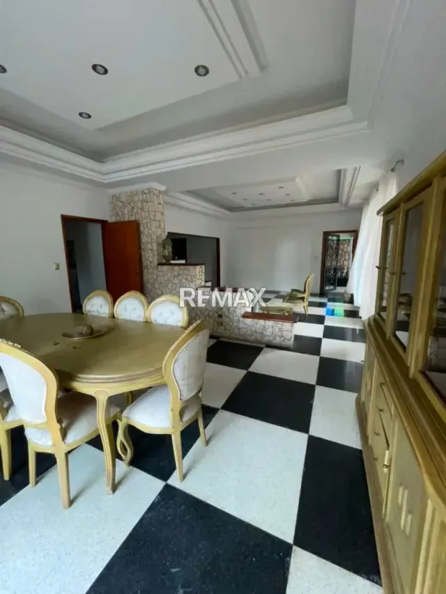 EN VENTA Propiedad Versátil con Gran Capacidad En Santa Elena - 4
