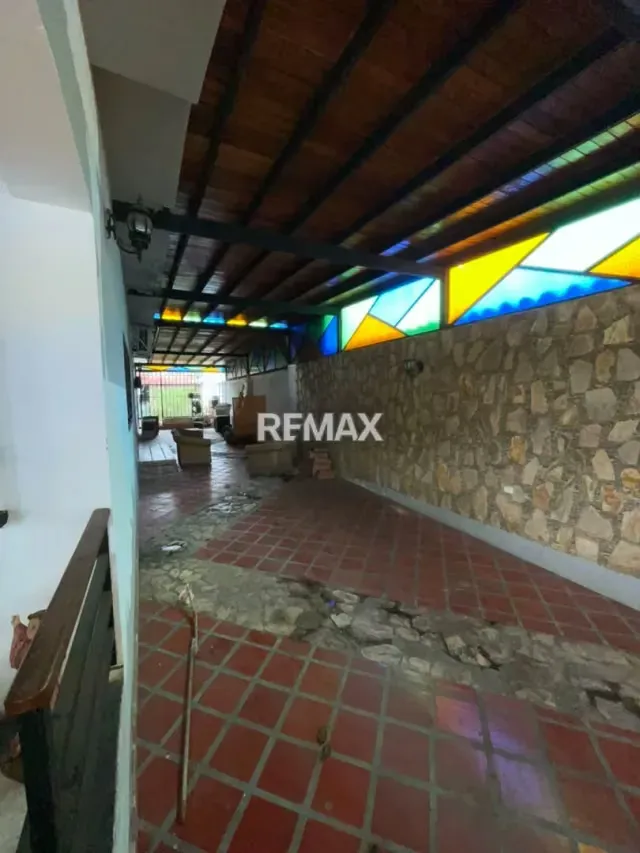 EN VENTA Propiedad Versátil con Gran Capacidad En Santa Elena - 9