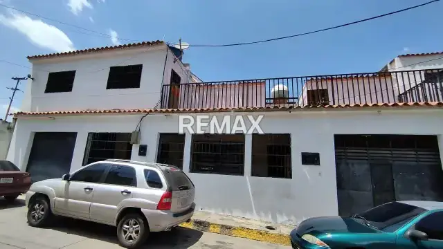 Casa en plena Avenida Briceño Mendez a 2 cuadras de la Cedeño