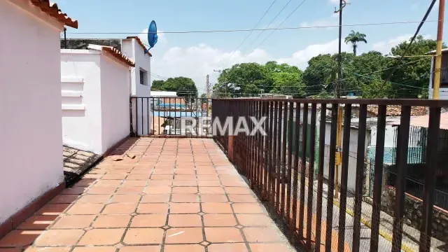 Casa en plena Avenida Briceño Mendez a 2 cuadras de la Cedeño - 18