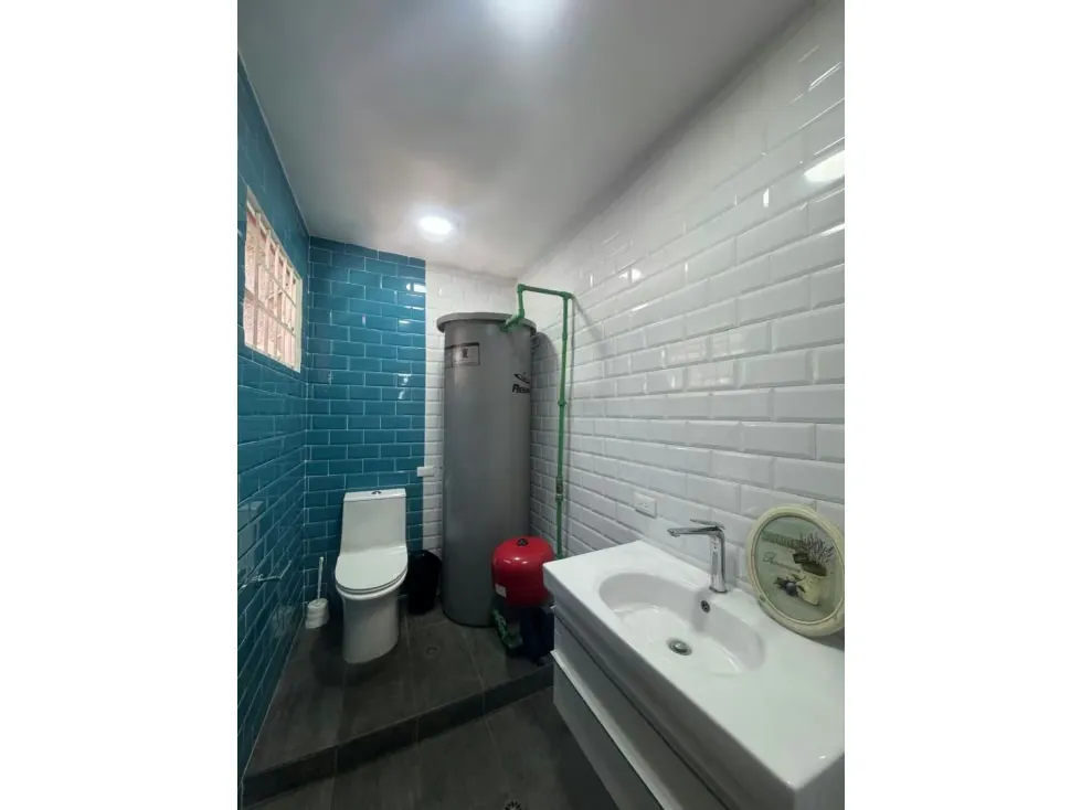 EDIFICIO EN VENTA 650 M2 - URB. EL ROSAL - 15