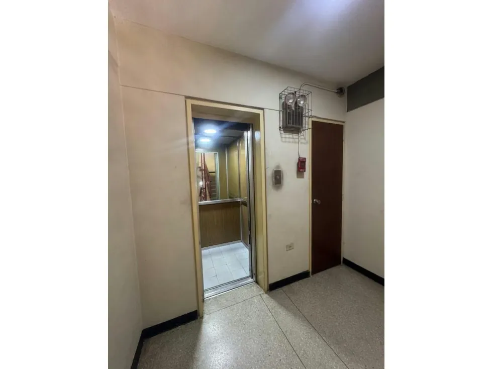 EDIFICIO EN VENTA 650 M2 - URB. EL ROSAL - 5