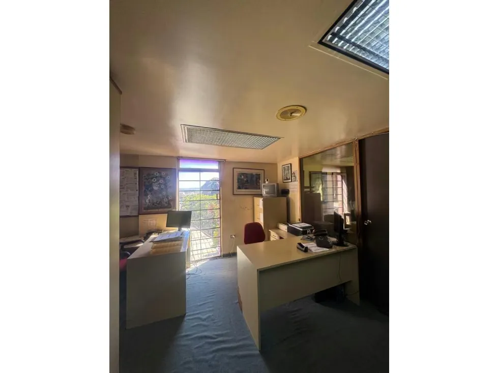 EDIFICIO EN VENTA 650 M2 - URB. EL ROSAL - 9