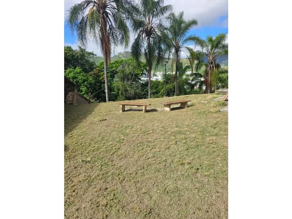VENDO TOWNHOUSE EN LOMAS DE LA TRINIDAD 300 M2 - 25