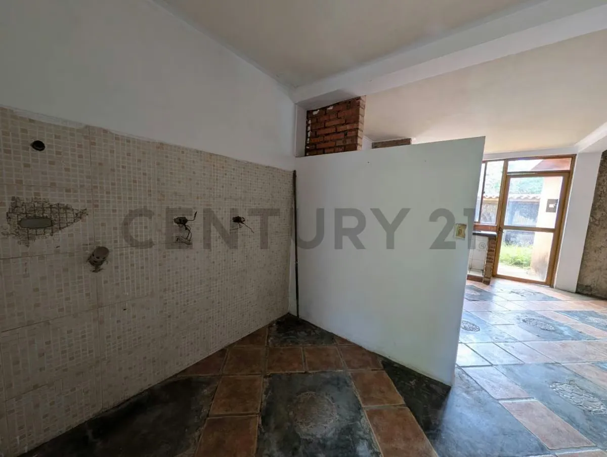 AMPLIA CASA MODERNA DE 2 NIVELES EN EL VALLE, MUNICIPIO GARCIA, PARA REMODELAR - 18