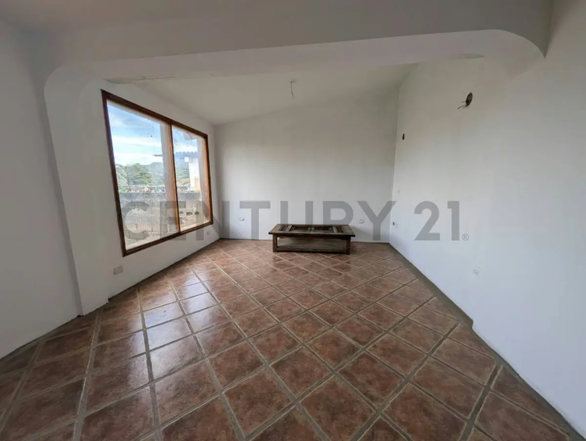 AMPLIA CASA MODERNA DE 2 NIVELES EN EL VALLE, MUNICIPIO GARCIA, PARA REMODELAR - 23
