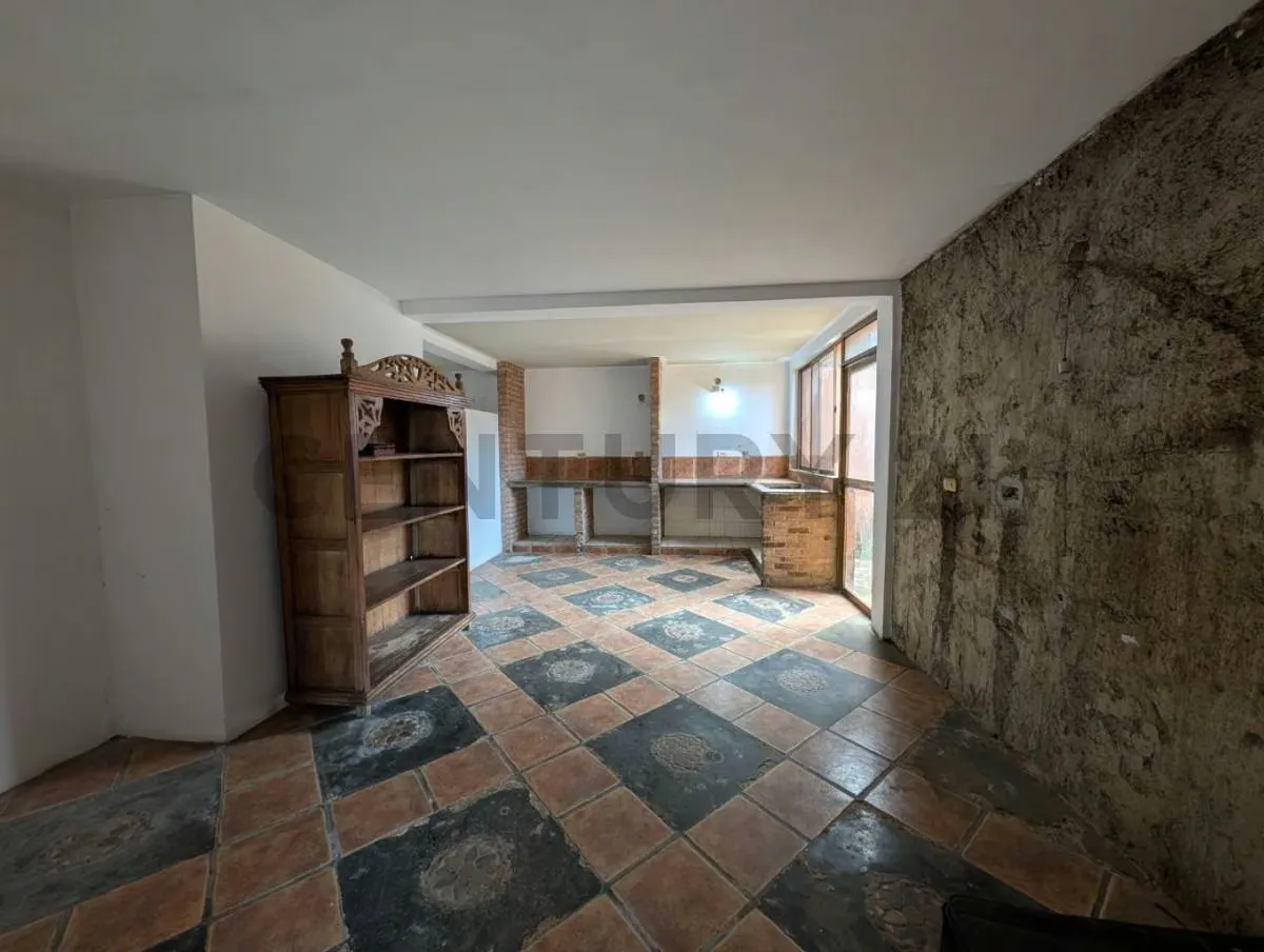 AMPLIA CASA MODERNA DE 2 NIVELES EN EL VALLE, MUNICIPIO GARCIA, PARA REMODELAR - 10