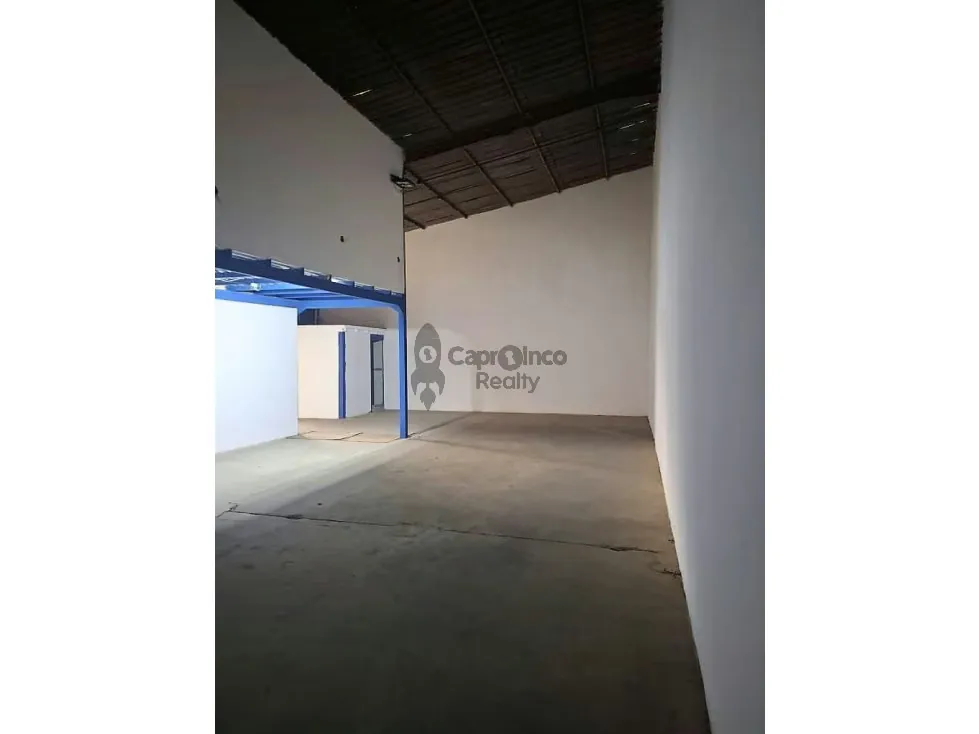 EN VENTA LOCAL COMERCIAL MERCADO MAYORISTA
