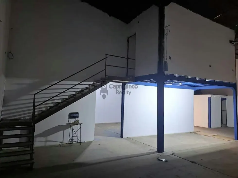 EN VENTA LOCAL COMERCIAL MERCADO MAYORISTA - 3