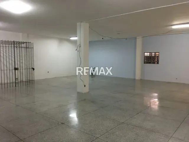 En alquiler local comercial con galpones en av. Francisco de Miranda al lado de estación de servicio la gruta - 2