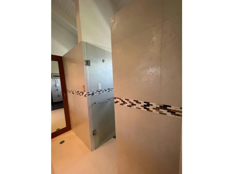 Se vende casa 680m2 4h+2s/7b/10p Cerro Verde 4377 - 52