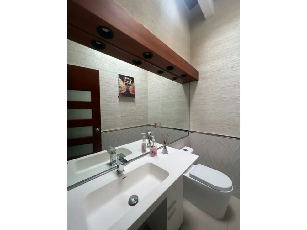 Se vende casa 680m2 4h+2s/7b/10p Cerro Verde 4377 - 55