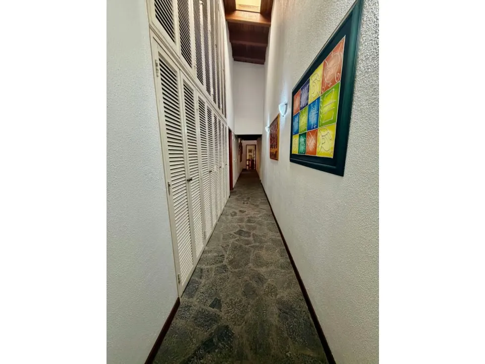 Se vende casa 680m2 4h+2s/7b/10p Cerro Verde 4377 - 64