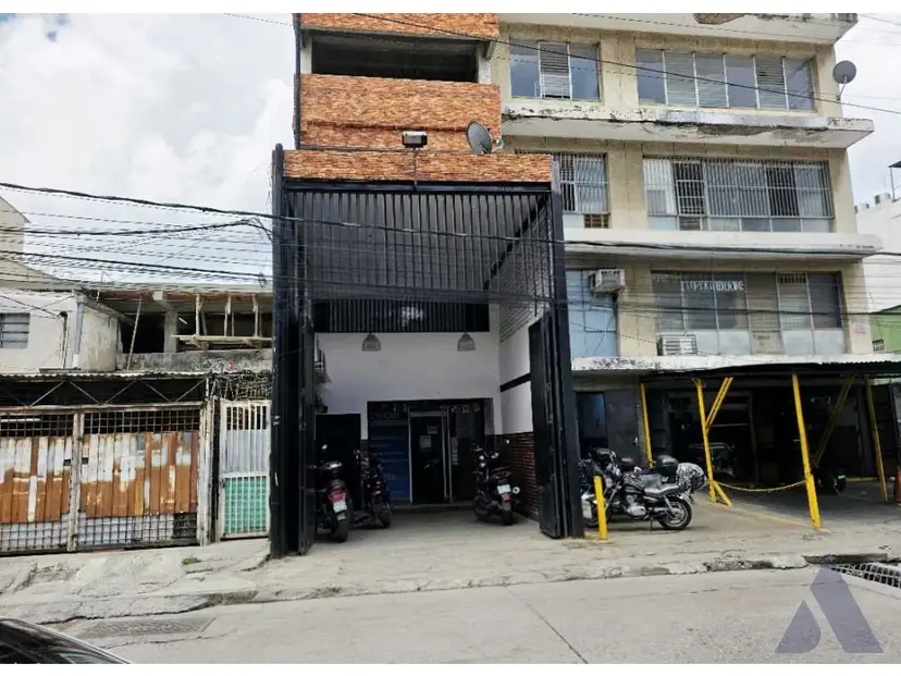 Se alquila local comercial 40m2 Boleita 6585