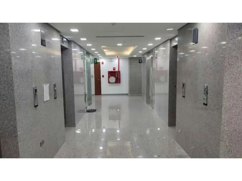 Oficina en Alquiler en Obra Gris de 204 Mts Torre Guayana - 4