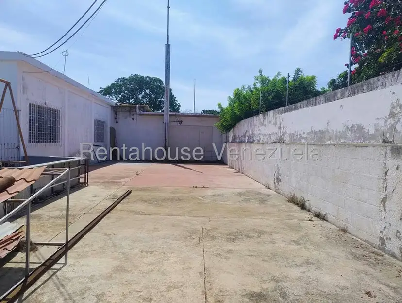 Comercial (Galpon - Deposito) en Alquiler en Santa Irene, Falcon