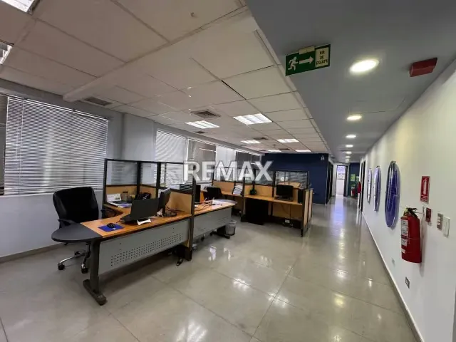 VENTA DE OFICINA EN BOLEITA SUR 2D, MUN. SUCRE - 6